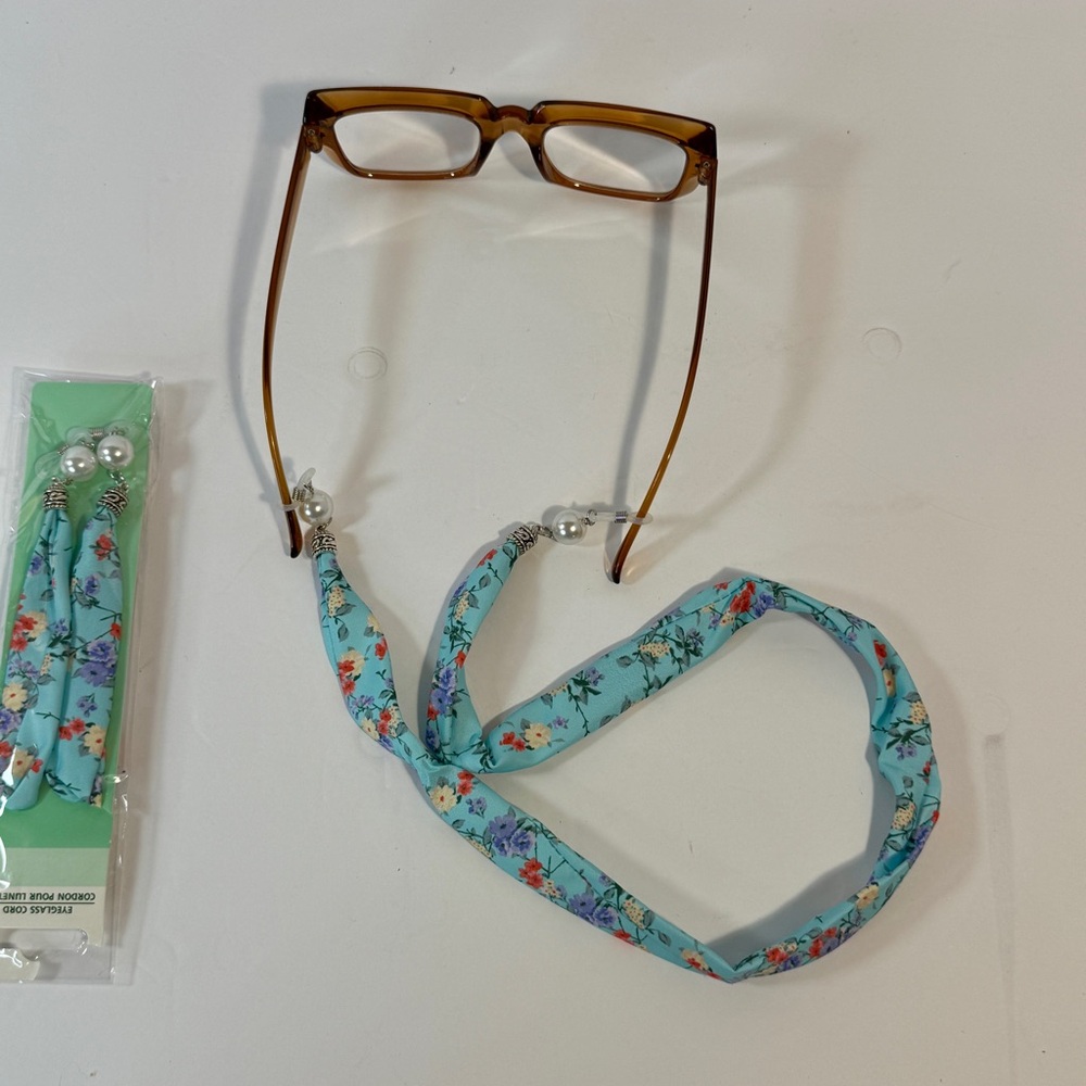 New Eye Glassed Holders Neck Strap, Cottage Floral Faux Pearl & Silver Bead‎